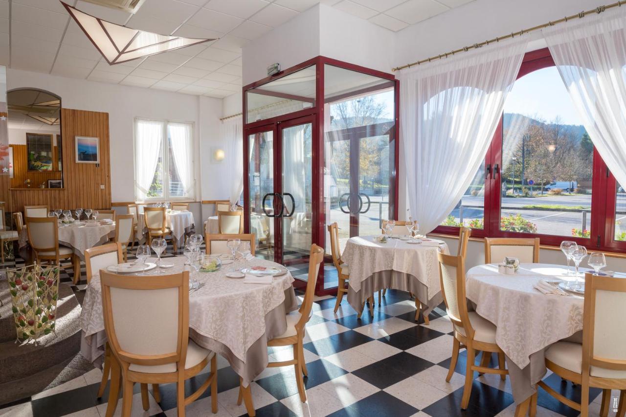 Logis Hotel & Restaurant Des Lacs Celles-sur-Plaine Bagian luar foto