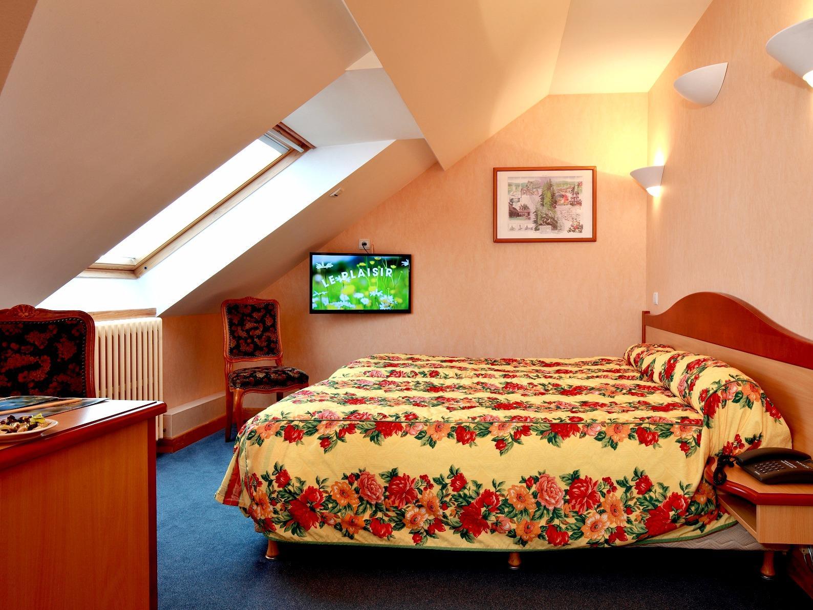 Logis Hotel & Restaurant Des Lacs Celles-sur-Plaine Bagian luar foto
