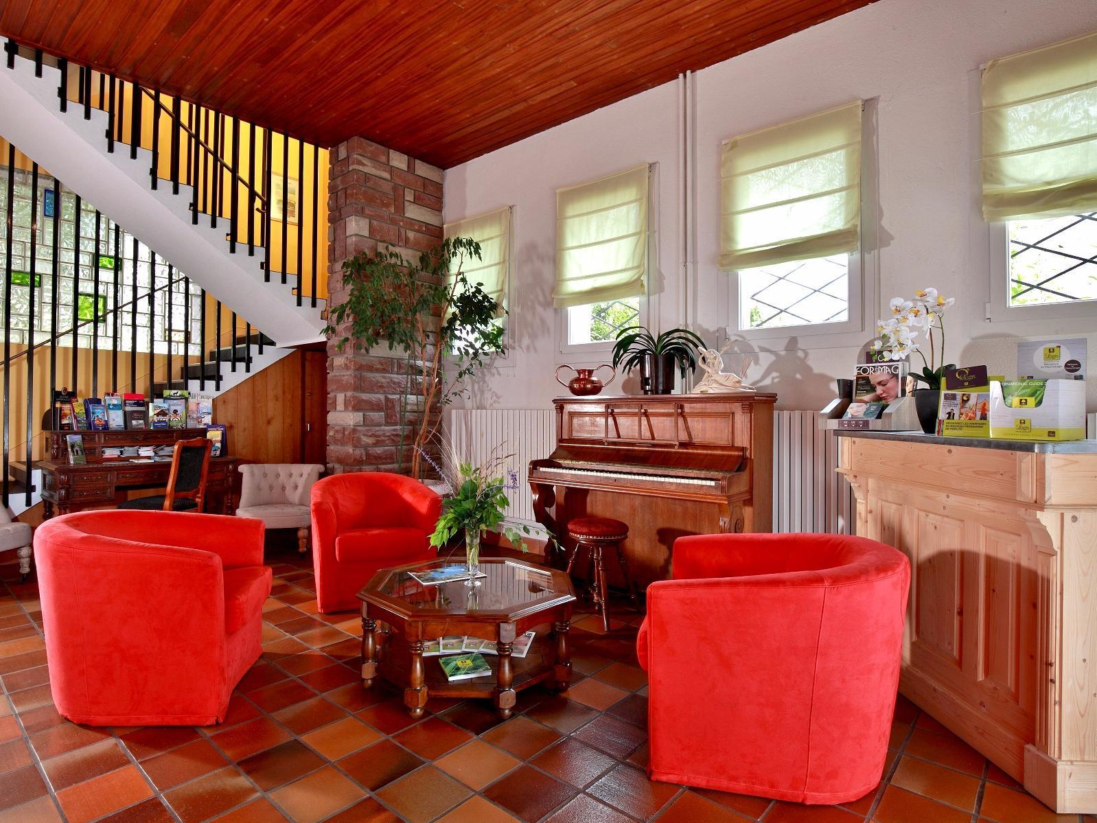 Logis Hotel & Restaurant Des Lacs Celles-sur-Plaine Bagian luar foto