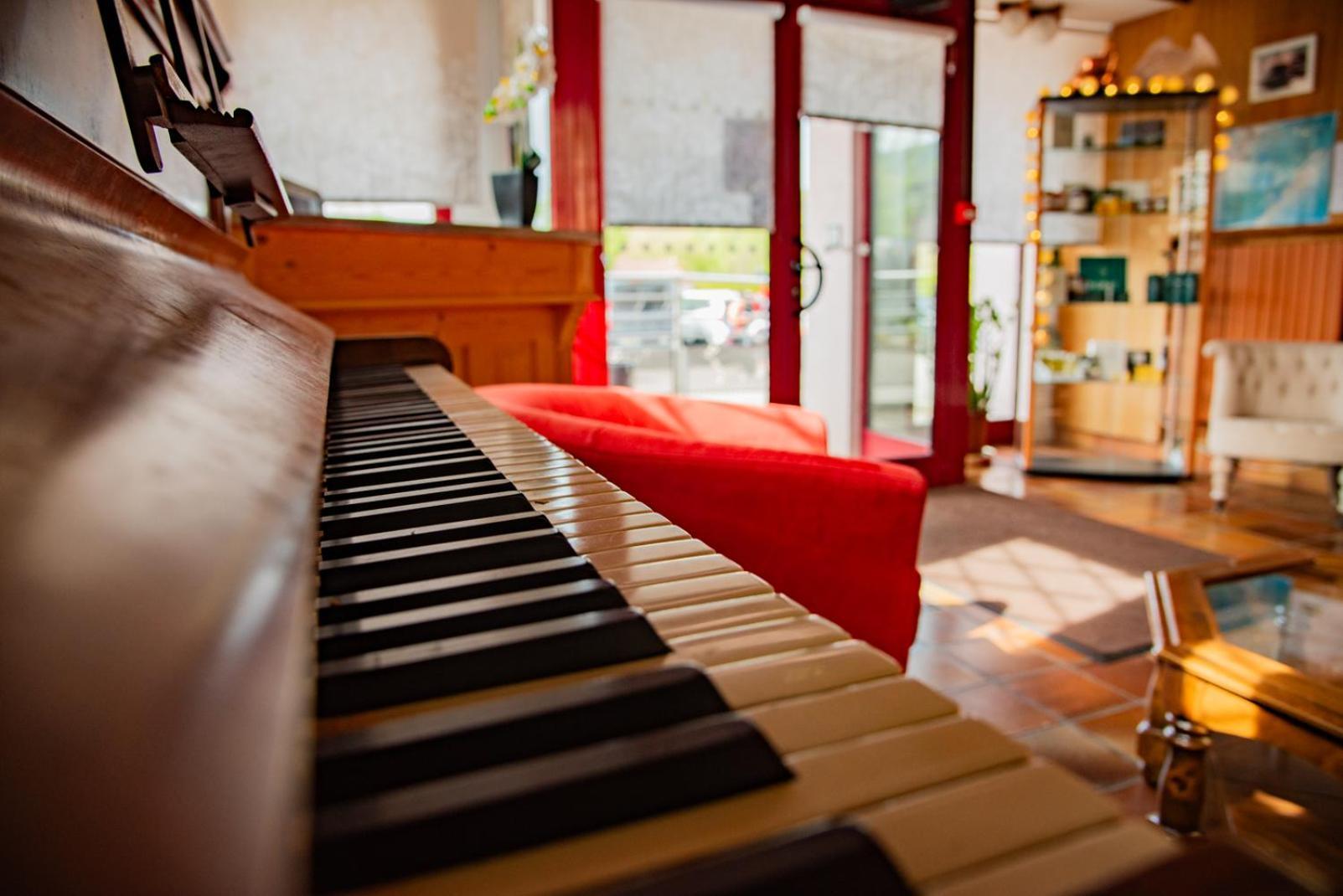 Logis Hotel & Restaurant Des Lacs Celles-sur-Plaine Bagian luar foto