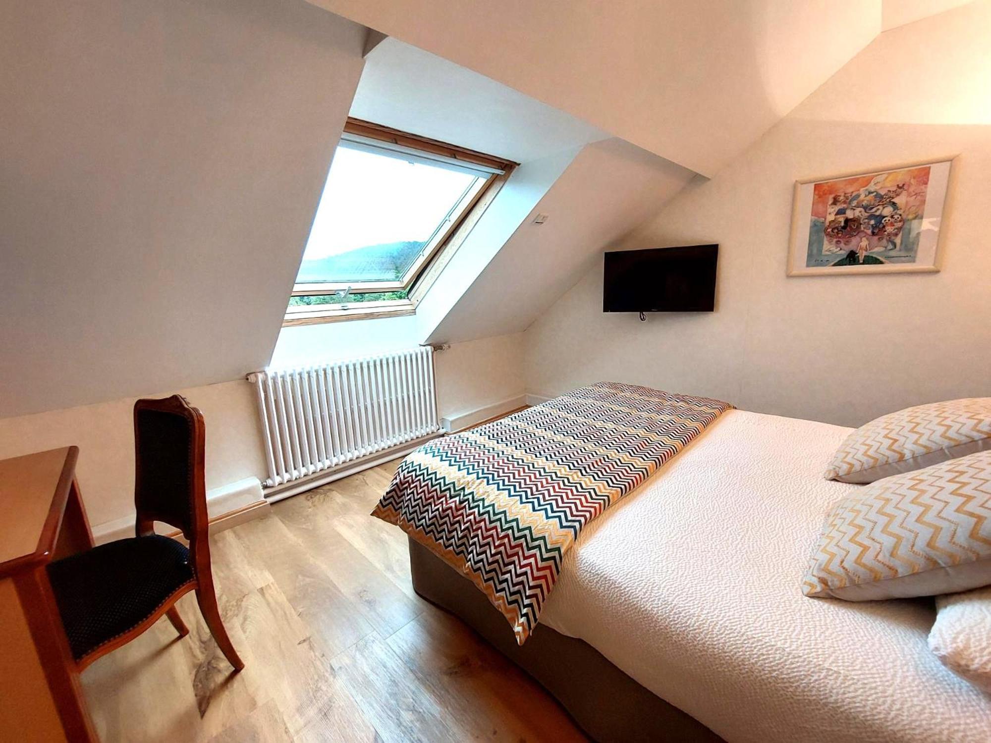 Logis Hotel & Restaurant Des Lacs Celles-sur-Plaine Bagian luar foto